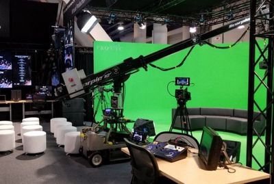 高校XR融合媒体演播室 实时虚拟仿真与影视节目制作的革新